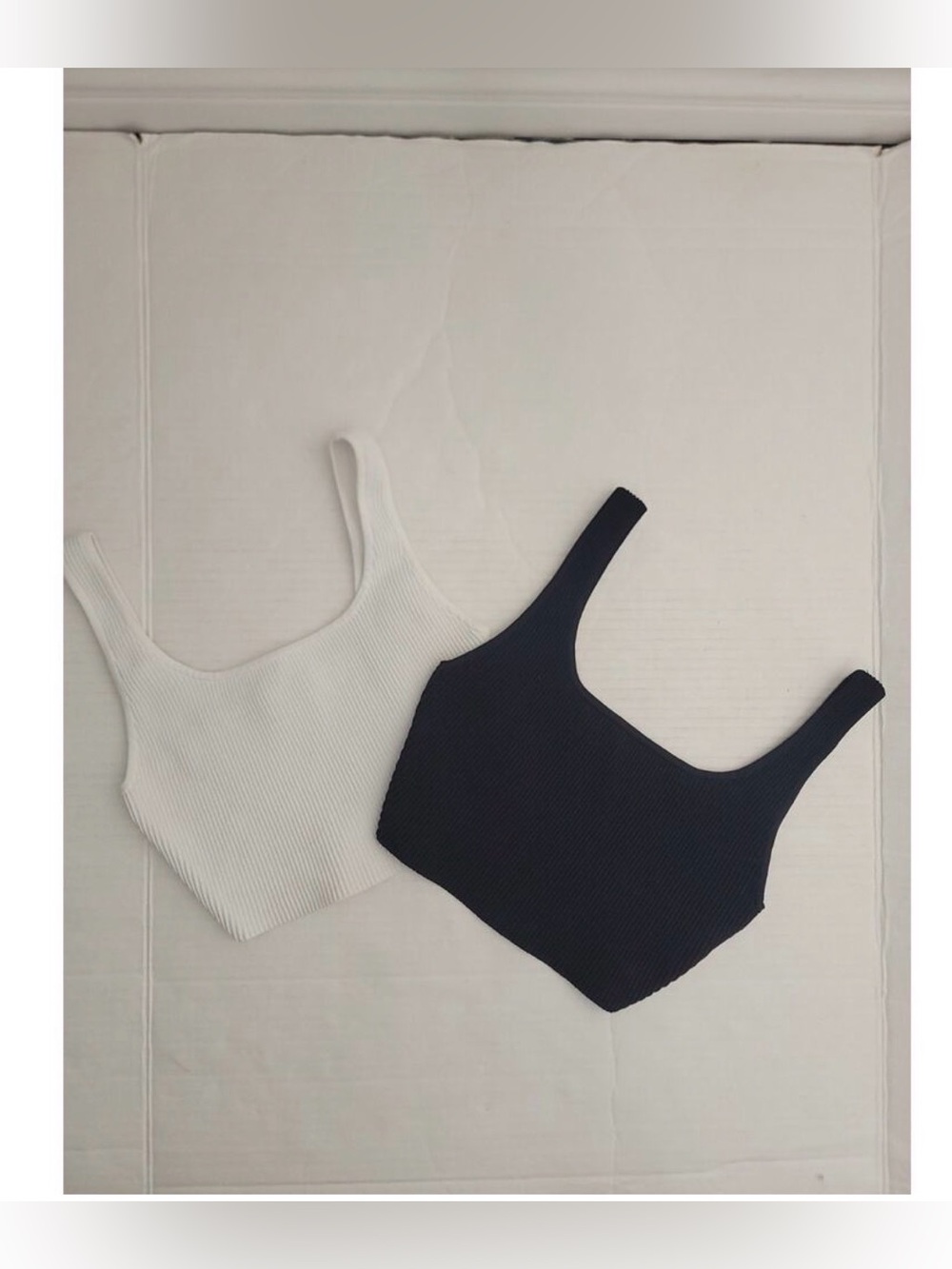 Set of 2 River Island Crop Tank in Black and White Size Medium